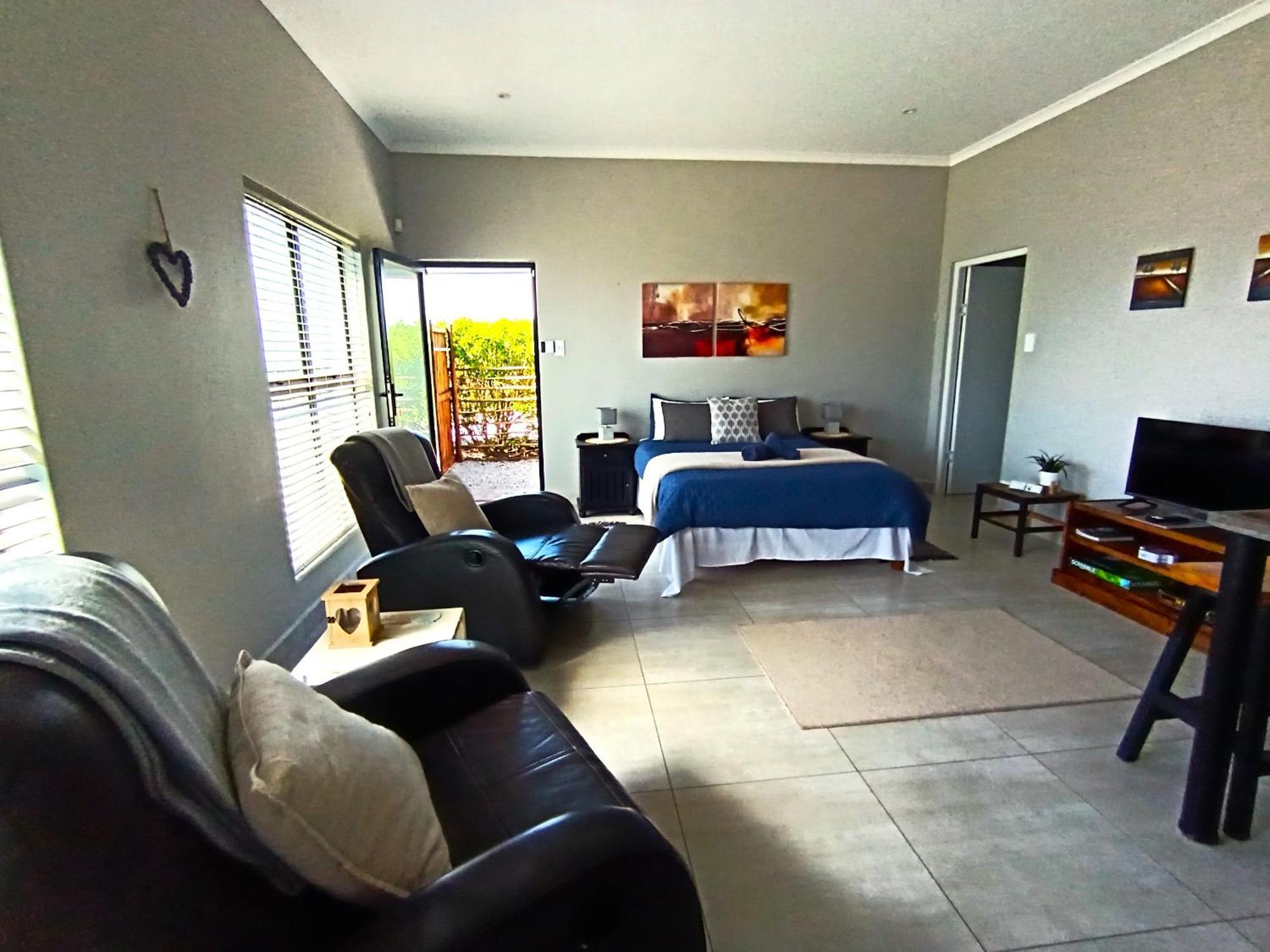 Silver Oaks Airbnb ลางเงอบาน ภายนอก รูปภาพ